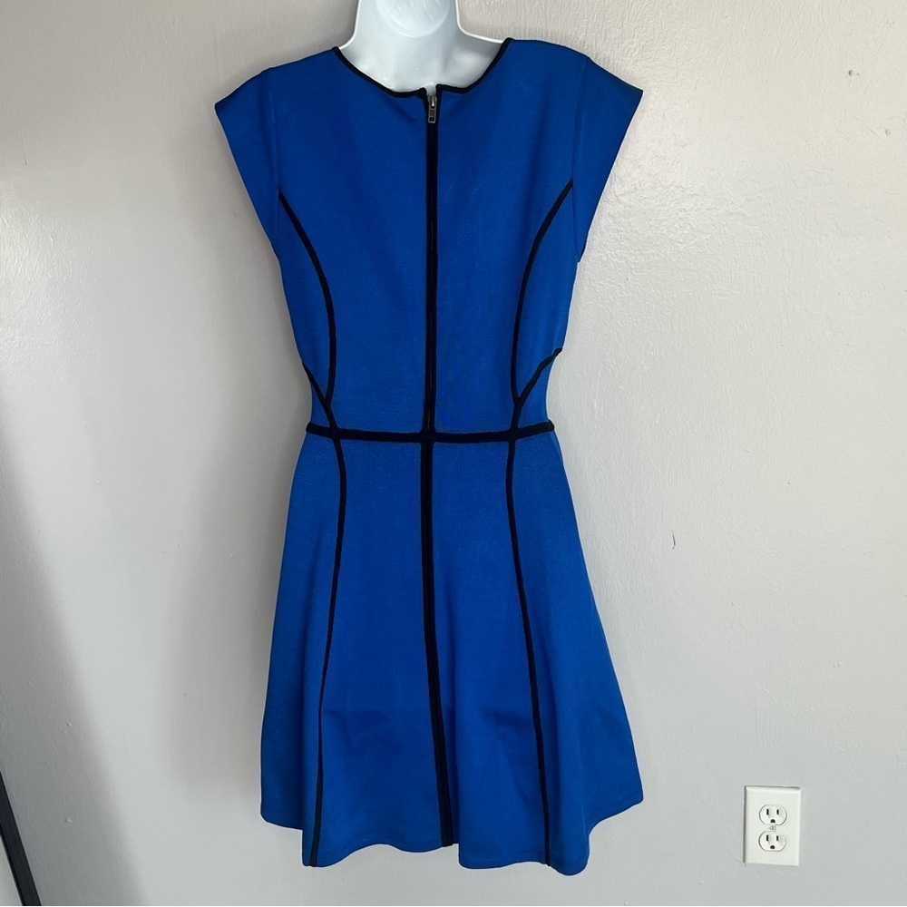 French Connection Stunning Piped Knit Contrast-Trim Dress - Picture 11 of 13